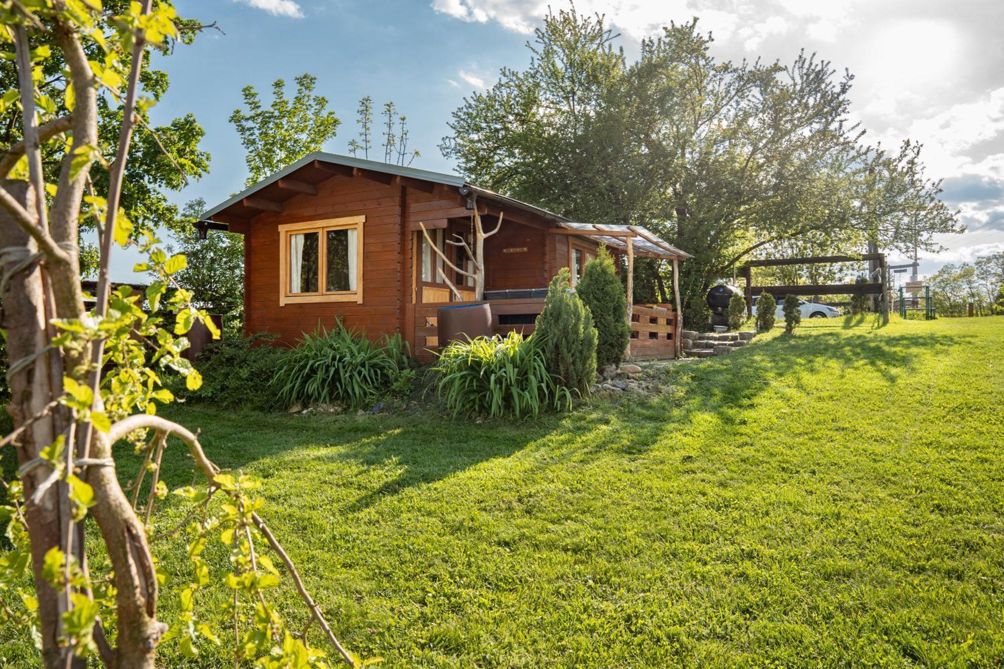 Cozy Wood Hut On The Farm Villa Trebivlice Exterior foto